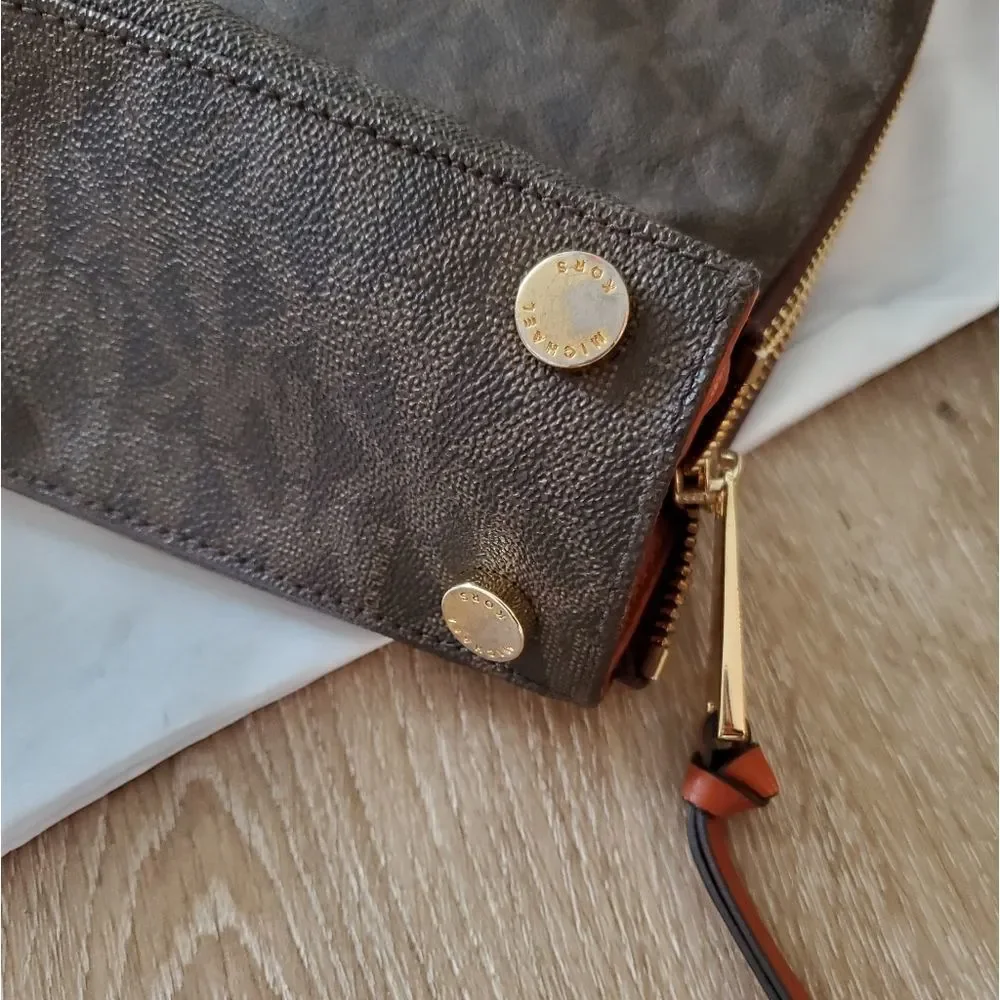 Authentic Michael Kors Devon MK Signature Large Shoulder Tote Bag in Brown - Picture 14 of 16